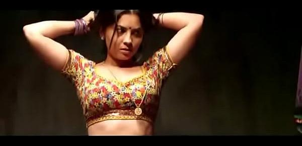  Sonalee Kulkarni hot and sexy navel from movie shutter.